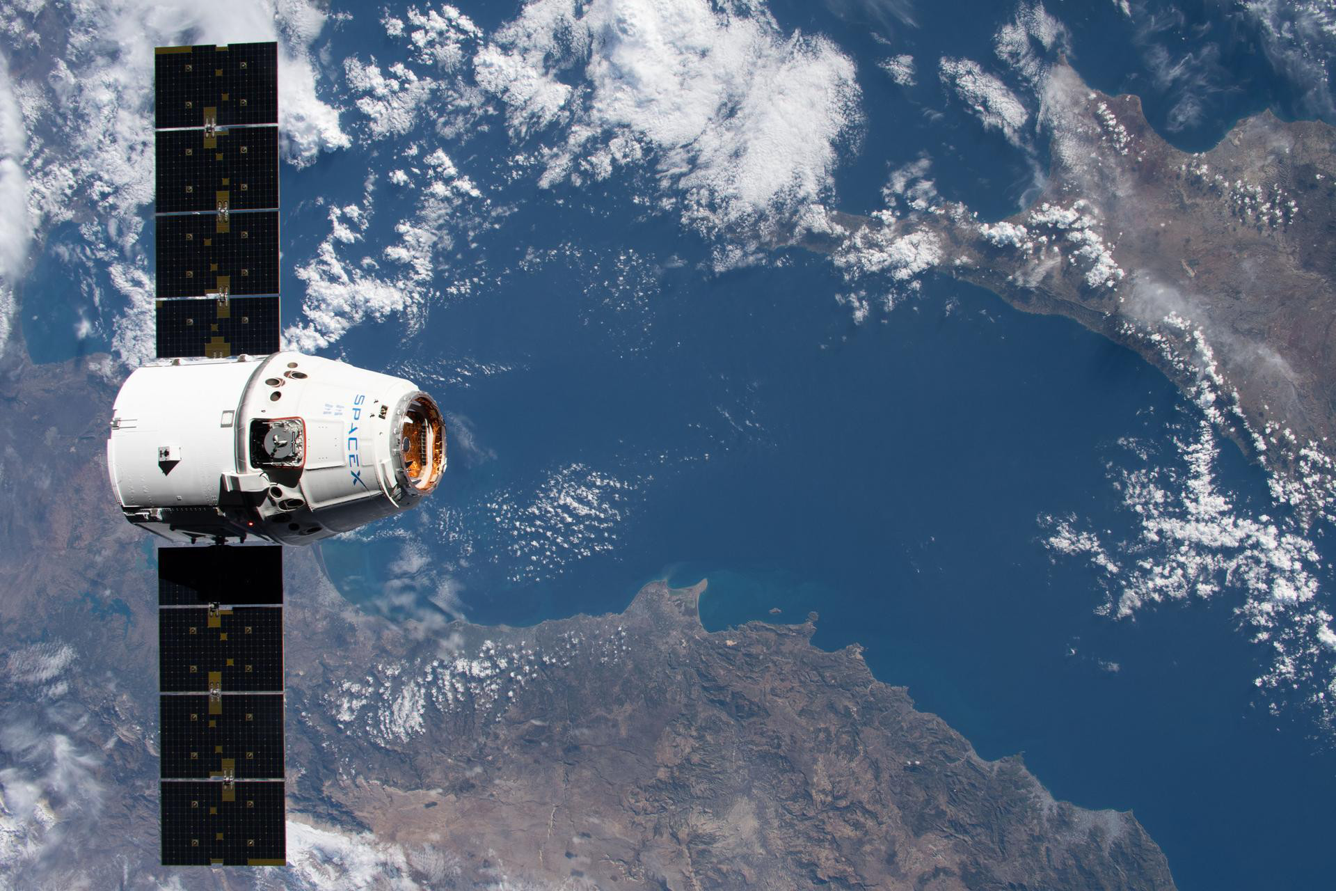 Image: The SpaceX Dragon approaches the International Space Station as both spacecraft orbit above the Mediterranean Sea in between Turkey and Cyprus. Credit: NASA